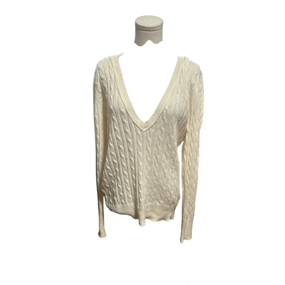 NWT GAP Ivory Cable Knit Sweater Large Cotton Angora V Neck Preppy Classic - Picture 2 of 9